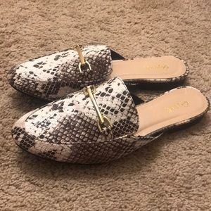 Snake Skin Mules w/ Gold Detail 😍